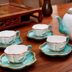 Service à thé en porcelaine tendre avec théière et tasses adapté pour usage domestique ou cadeau