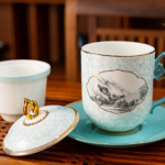 Tasse à thé en porcelaine fine Route de la Soie avec couvercle motif nuages auspicieux