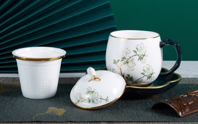 Chinese Style Covered Bone China Cup Suitable for Home Use or Gift Giving