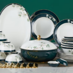 Service de table en porcelaine fine adapté pour réunions de quatre personnes