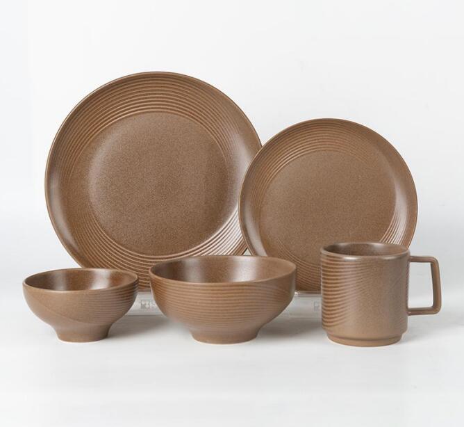 A Guide to Designing Custom Dinner Plates